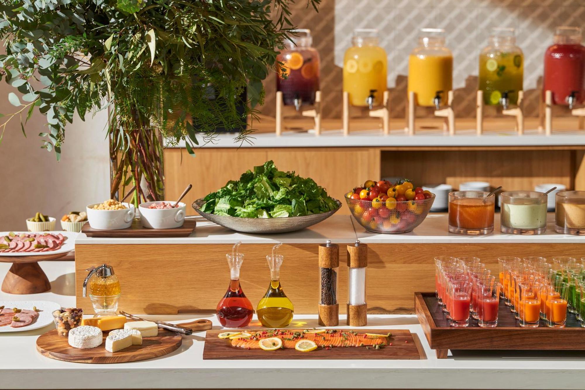 Omo7 Osaka By Hoshino Resorts Buitenkant foto A salad bar