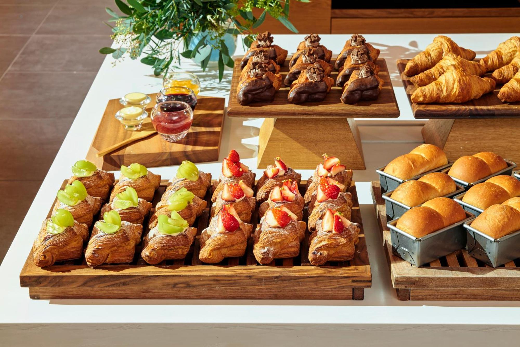 Omo7 Osaka By Hoshino Resorts Buitenkant foto A selection of pastries